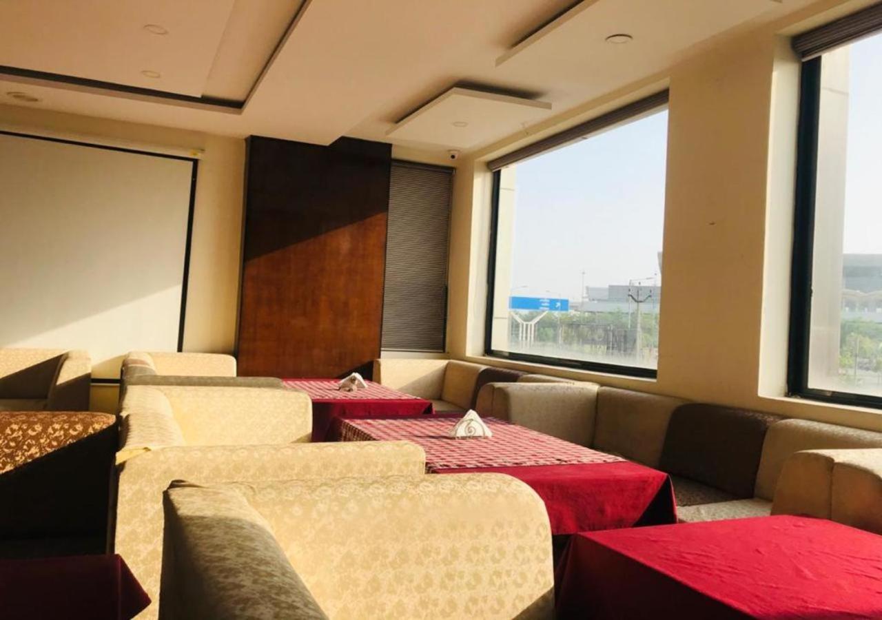 Hotel Eurasia Mohali International Airport Zirakpur Zewnętrze zdjęcie